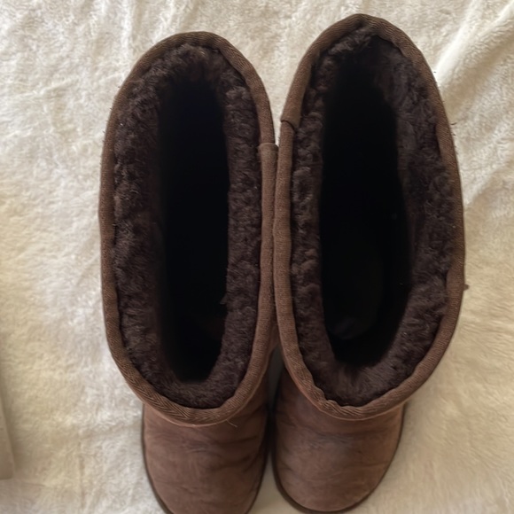 UGG tall classic boot - Picture 5 of 7